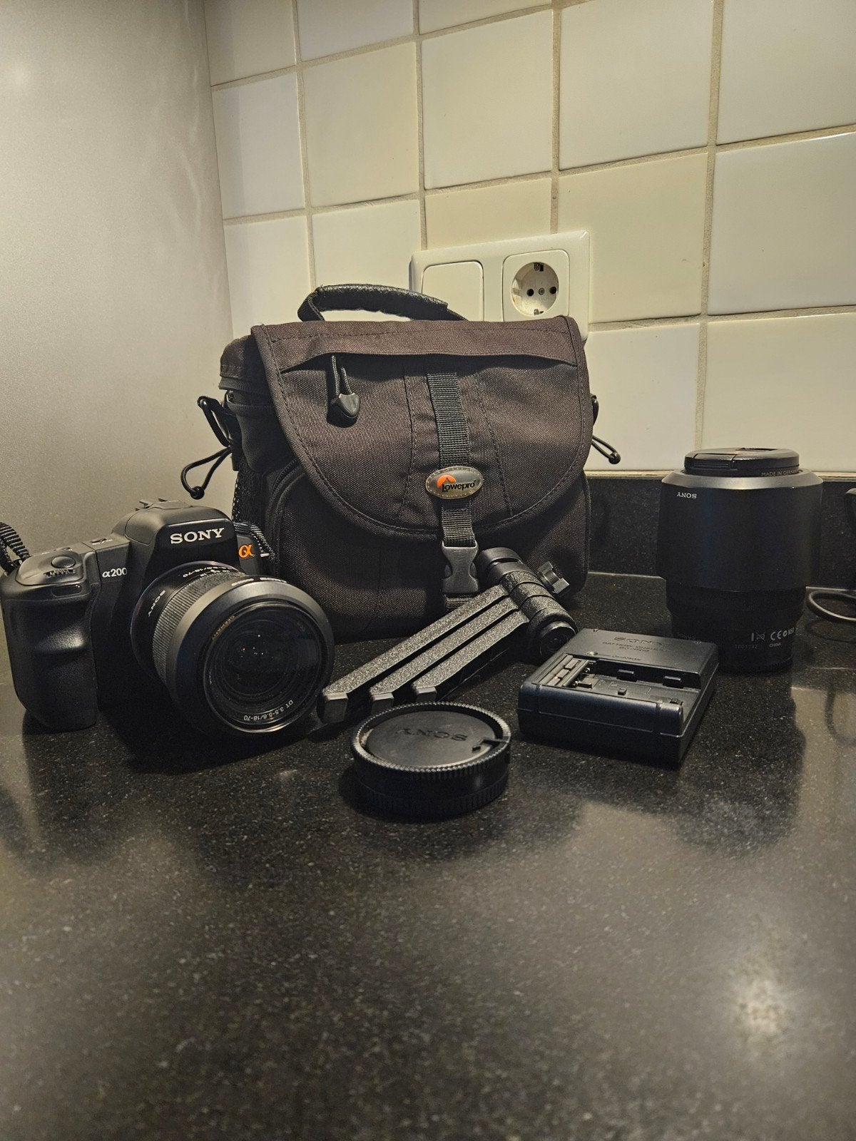 Sony Alpha 200 met twee lenzen., Spiegelreflex, 10 Megapixel, Ophalen of Verzenden, Zo goed als nieuw