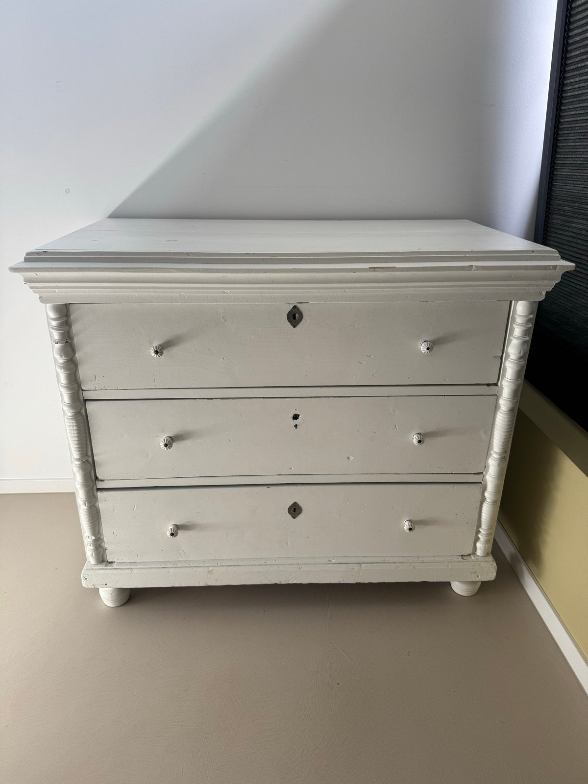 Antieke Babykamer Set: Commode, Ledikant, Kast - Wit Hout, Kinderen en Baby's, Kinderkamer | Complete kinderkamers, Ophalen, Gebruikt