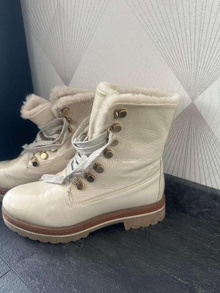 Crèmekleurige laarzen met bontvoering, Ophalen, Beige, Lage of Enkellaarzen, Nieuw