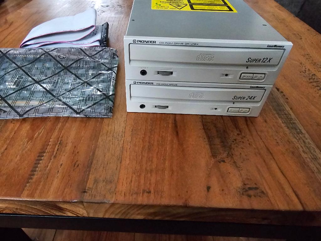 2 Pioneer SCSI Cd-rom drives inclusief SCSI kaart, Ophalen of Verzenden