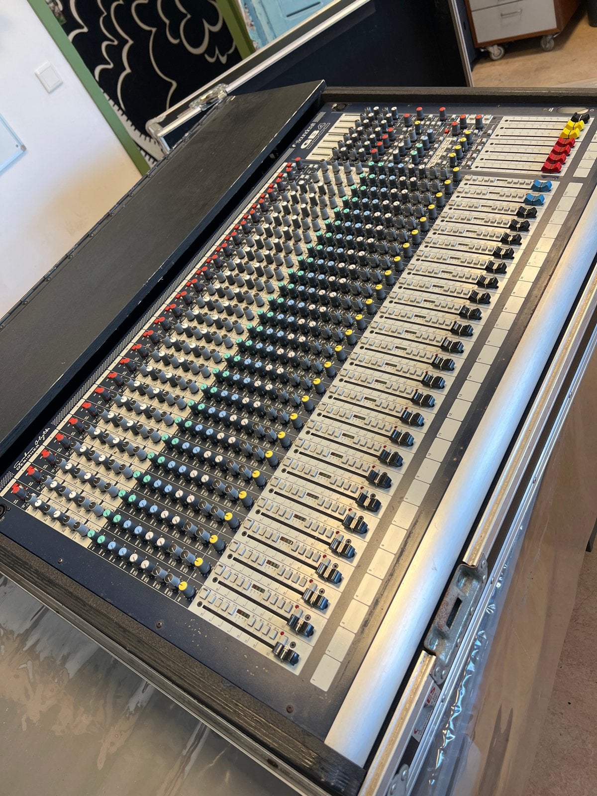 Soundcraft GB4 Mengpaneel met Flightcase, Muziek en Instrumenten, Mengpanelen, Ophalen, Gebruikt, 20 kanalen of meer, Microfooningang