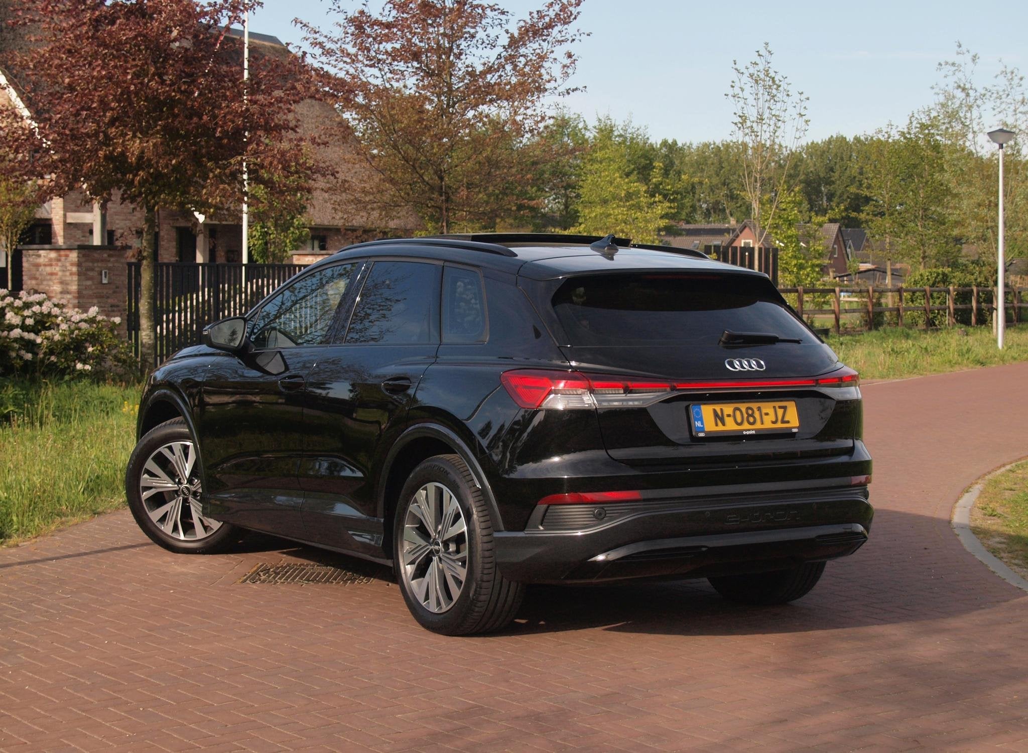 Audi Q4 e-tron 40 Launch edition Advanced Plus 77 kWh | SOH, Auto's, Audi, Automaat, Dealer onderhouden, Zwart, Zwart