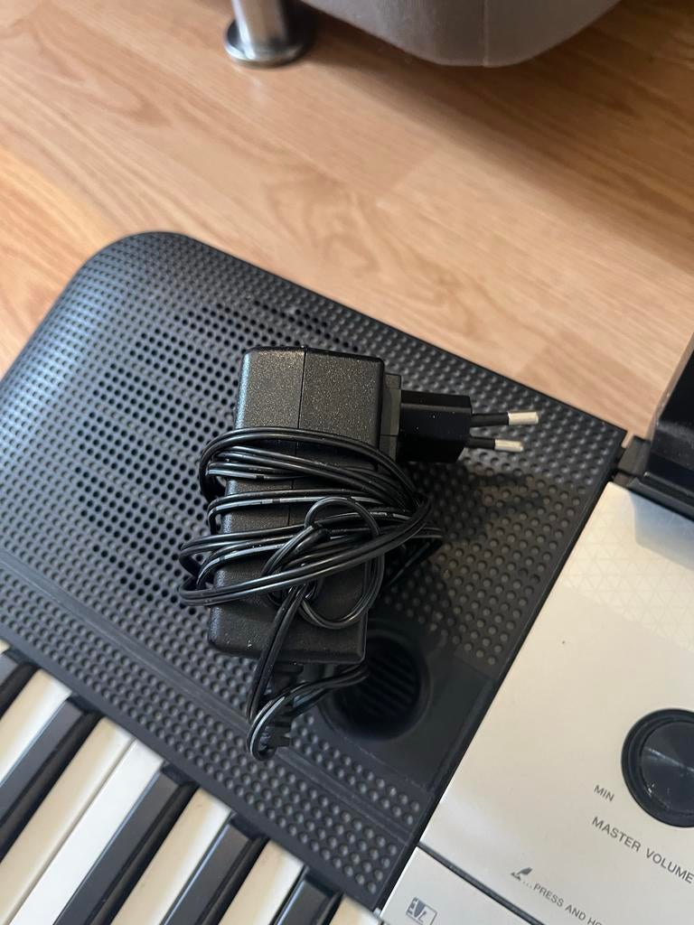 Yamaha YPT 255 Keyboard met Adapter, Muziek en Instrumenten, Keyboards, Ophalen, 61 toetsen, Gebruikt, Midi-aansluiting