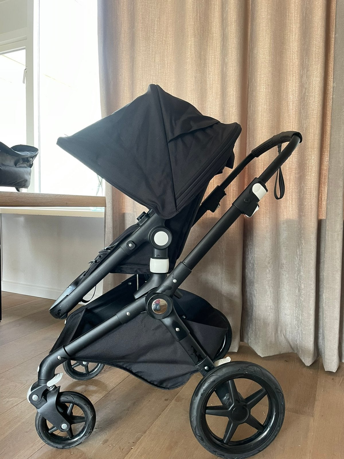 Bugaboo buggy zwart, inclusief reiswieg, Ophalen, Zo goed als nieuw, Bugaboo