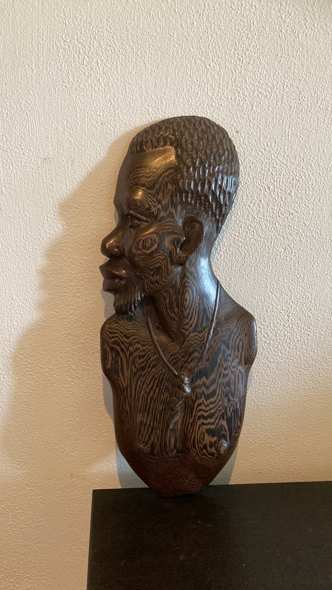 Handgesneden houten reliëfbuste, 43cm Wenge, Buste, Ophalen of Verzenden, Handgemaakt, 20 - 50 cm