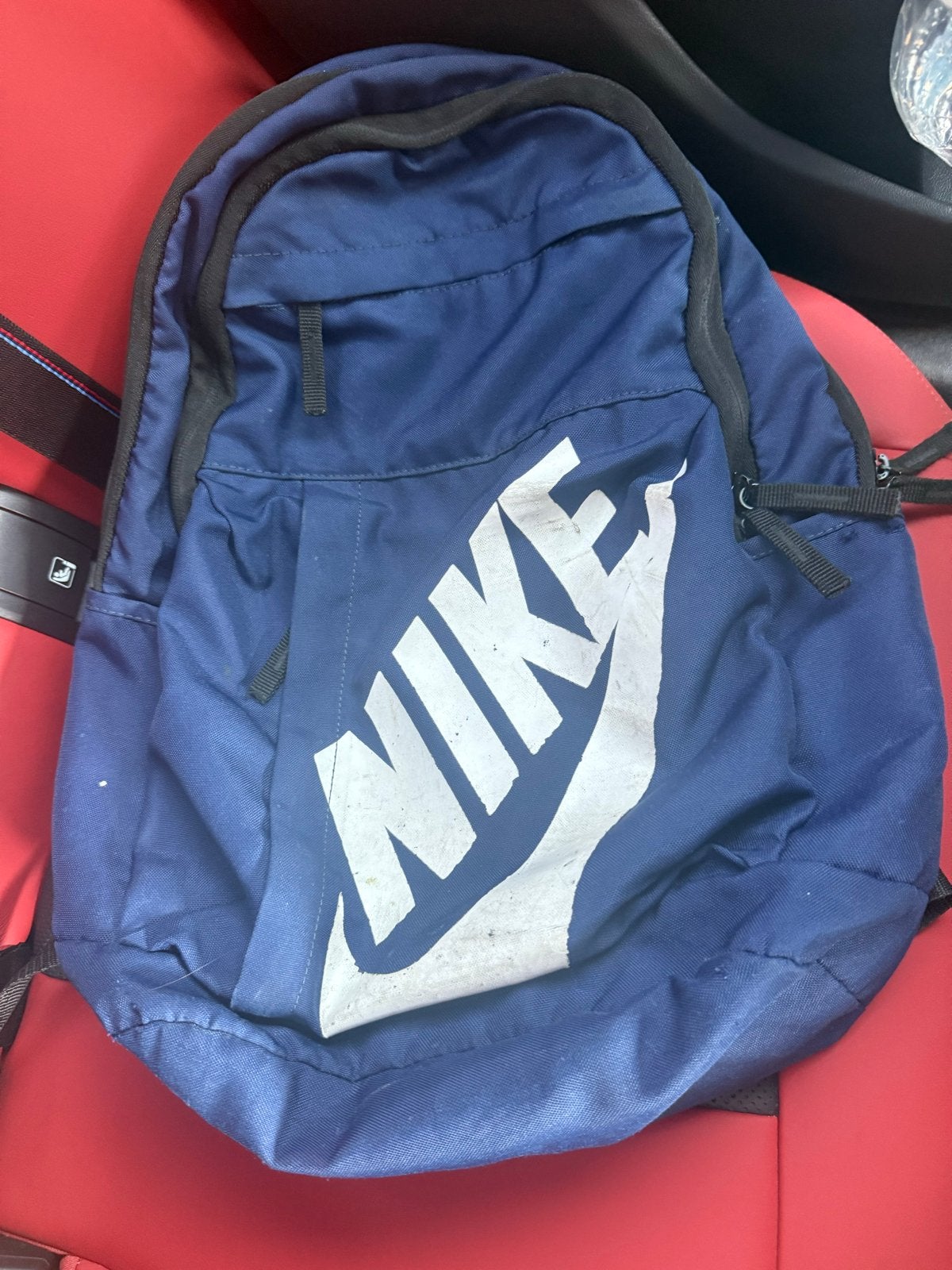 Nike rugzak met vier vakken en lichte beschadiging, Gebruikt, 25 tot 40 cm, Ophalen, Overige merken