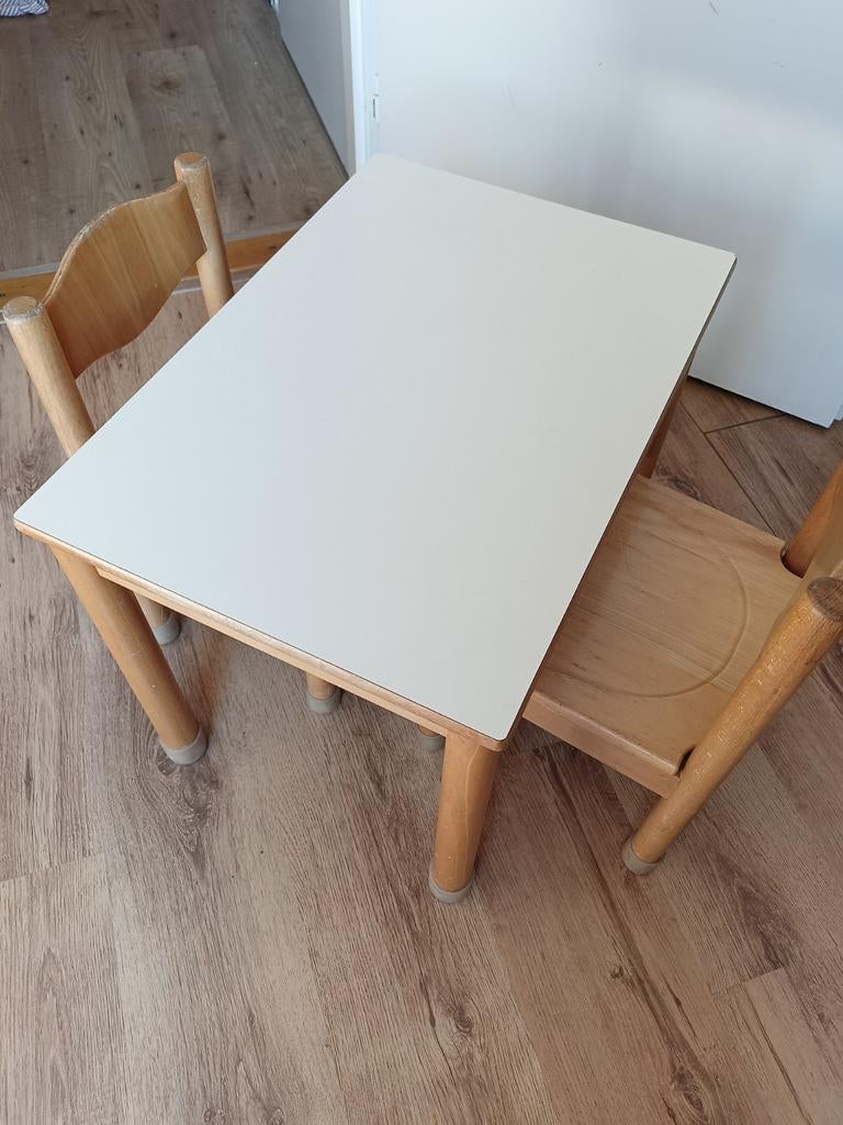Schilte tafel met twee stoeltjes, Kinderen en Baby's, Ophalen, Gebruikt, Tafel(s) en Stoel(en)