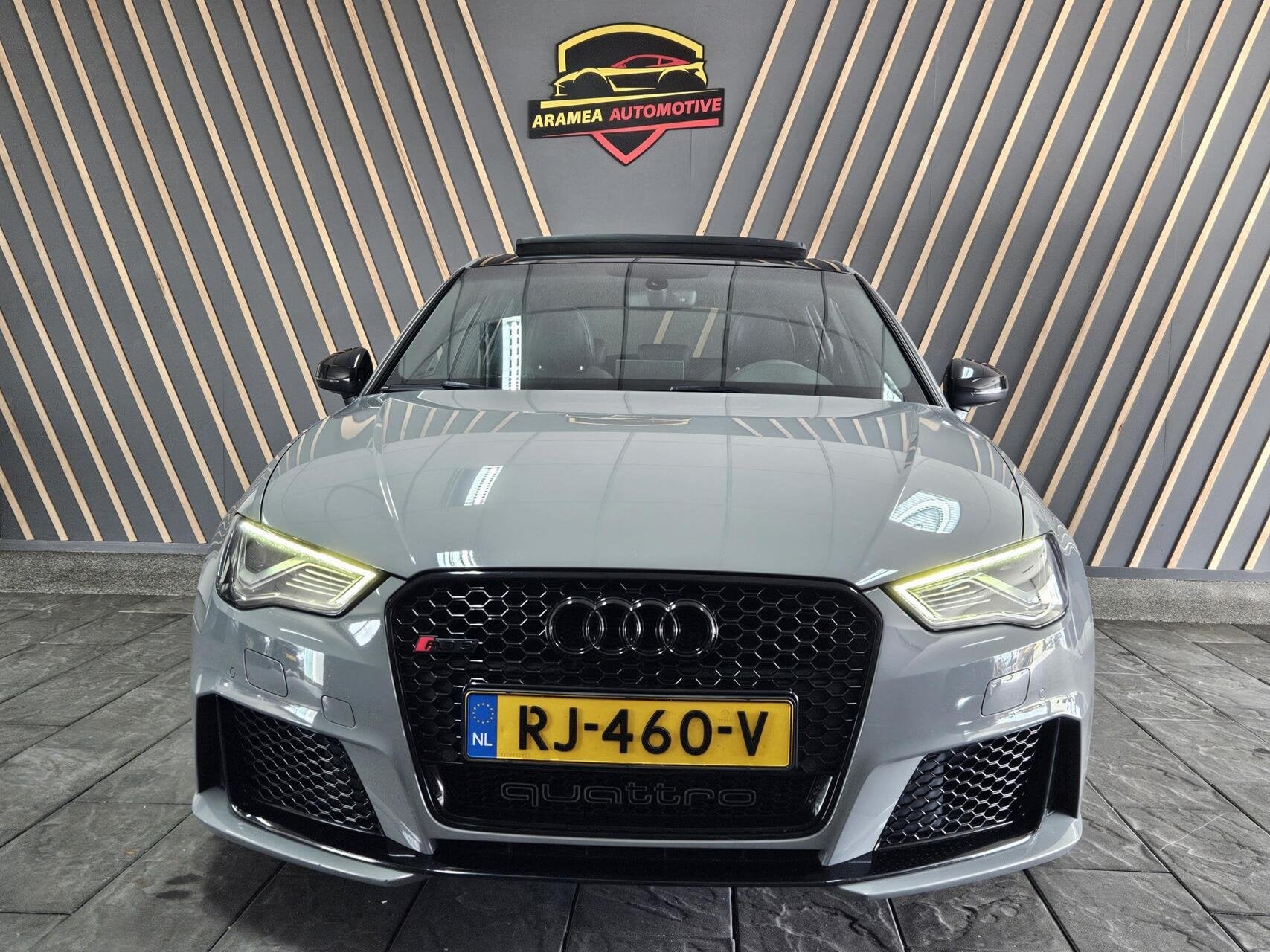 Audi RS3 2.5 TFSI quattro |NARDO|Carplay|PANO|CAMERA|19 INCH, Gebruikt, RS3, Leder en Stof, Bedrijf