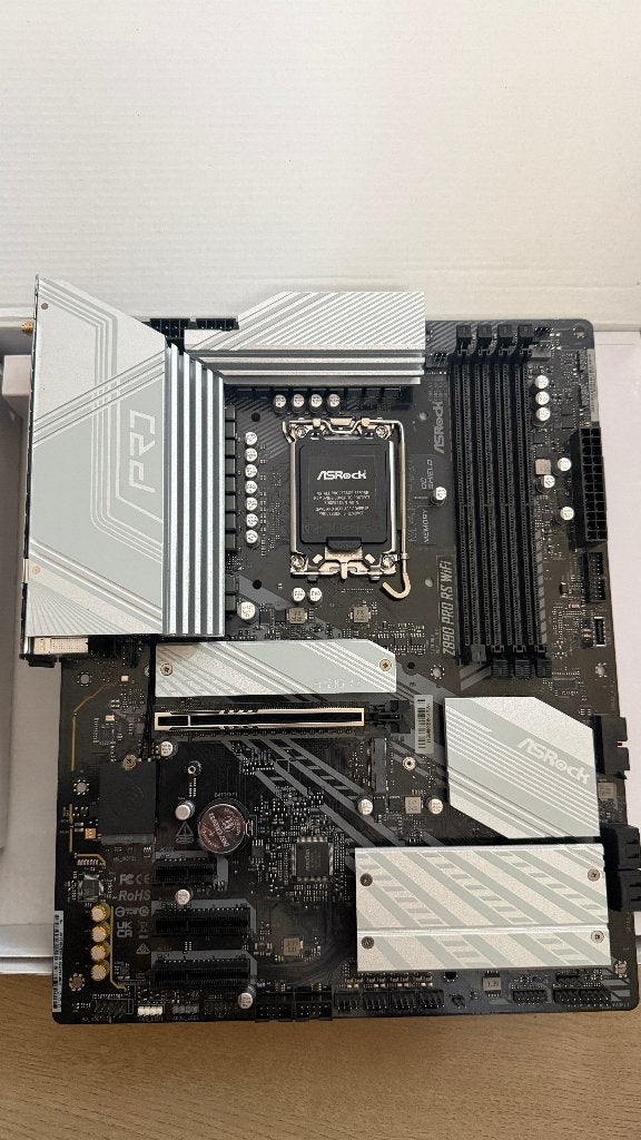 ASRock Z890 Pro RS WiFi aangeboden, LGA 1851, Ophalen of Verzenden, Zo goed als nieuw, ATX