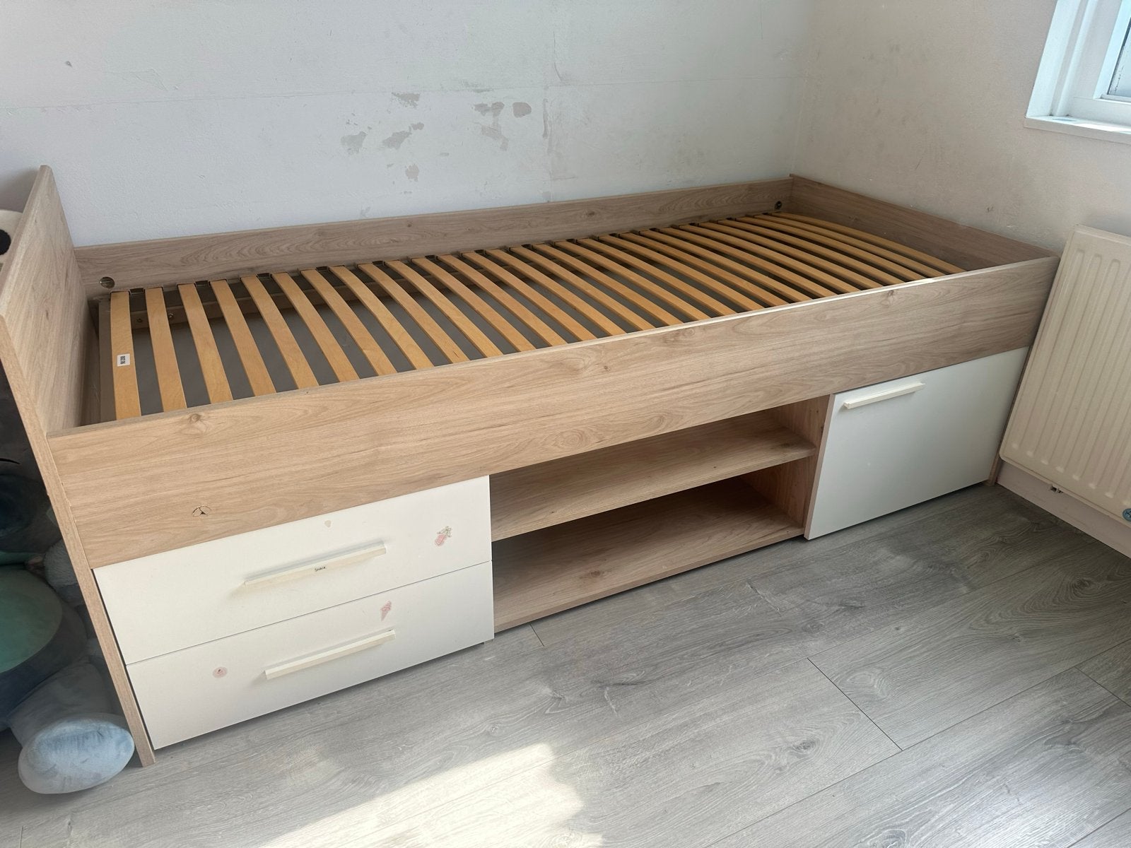 Eenpersoonsbed Leen Bakker met lades en kastje, Huis en Inrichting, Ophalen, Gebruikt, 90 cm, Eenpersoons