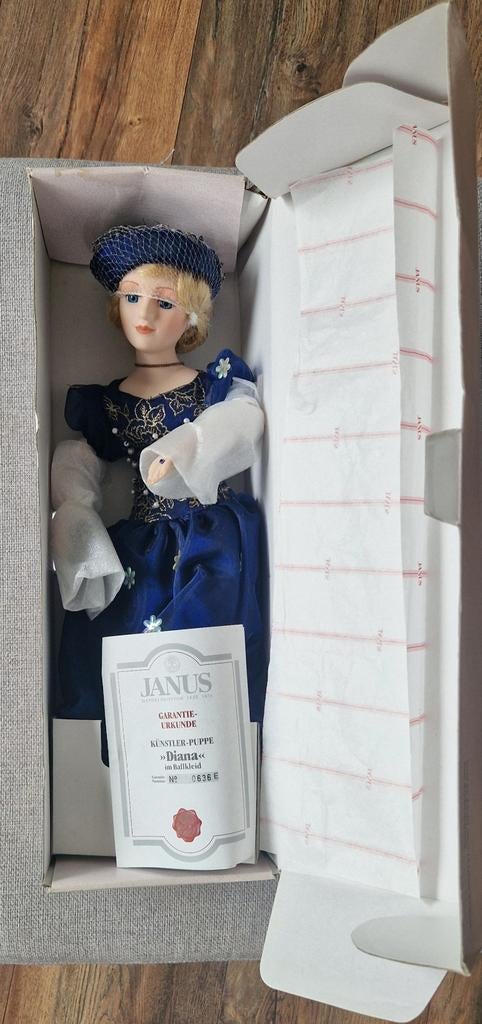 Janus Kunstler-Puppe "Diana" in Baljurk - Nieuw in Doos, Ophalen, Nieuw, Overige typen