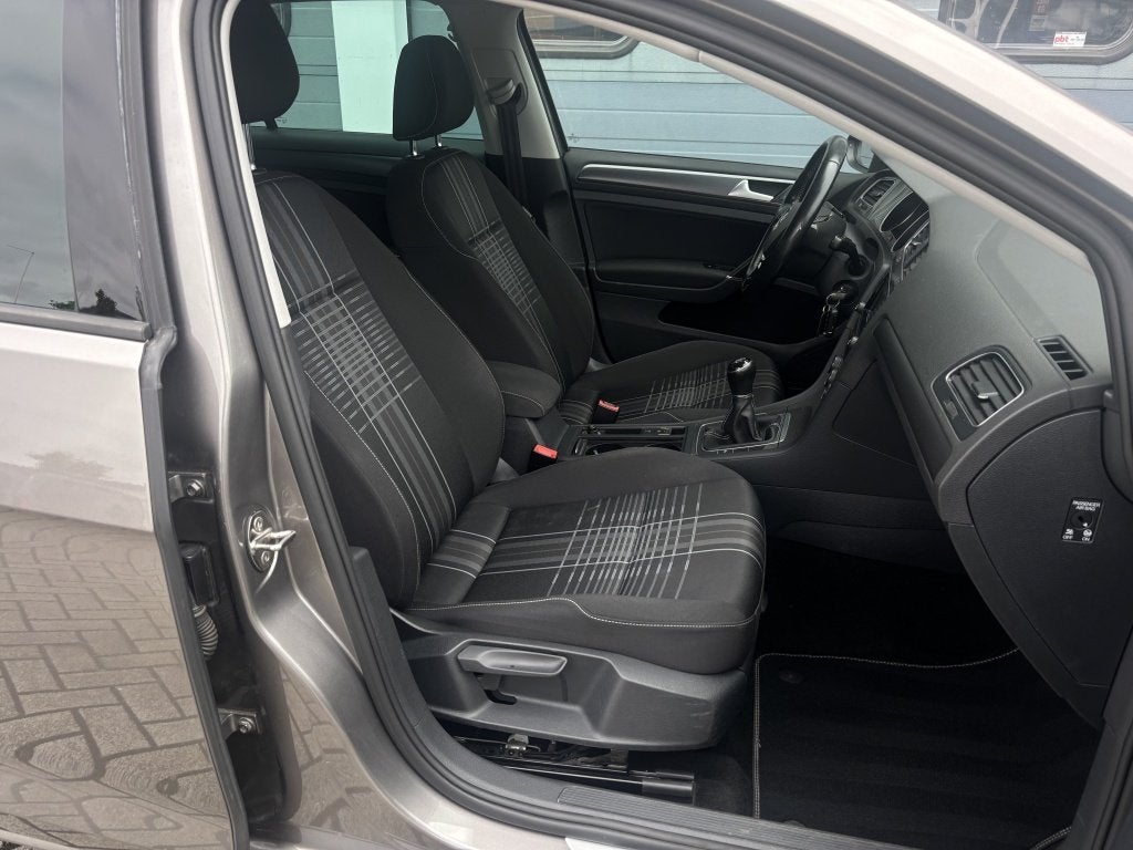 Volkswagen Golf 1.2 TSI Lounge Climate Cruise Trekhaak Stoel, Gebruikt, 4 cilinders, 610 kg, Bedrijf