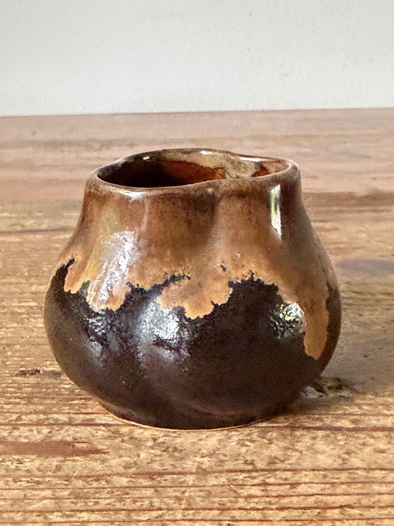 Vaasje / potje - studio pottery vaasje – bruinglazuur, Ophalen of Verzenden