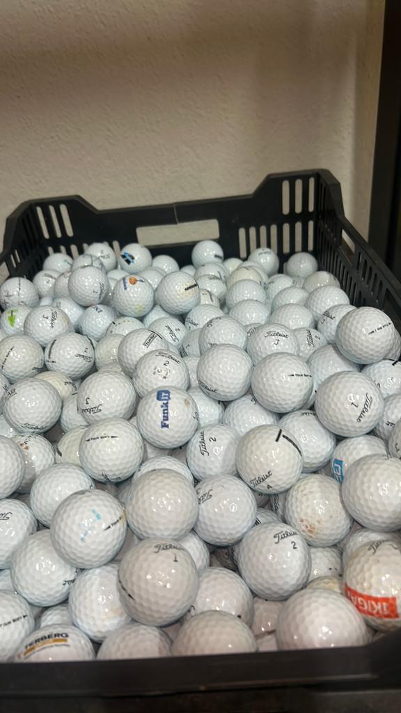 100 Stuks Titleist Tour Soft Golfballen, Sport en Fitness, Ophalen of Verzenden, Gebruikt, Bal(len), Overige merken