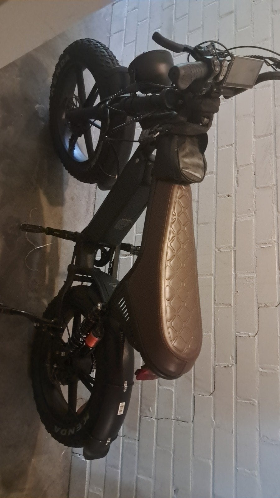 Stoere E-bike met dikke banden en comfortabel zadel, Gebruikt, 51 tot 55 cm, 30 tot 50 km per accu, Ophalen