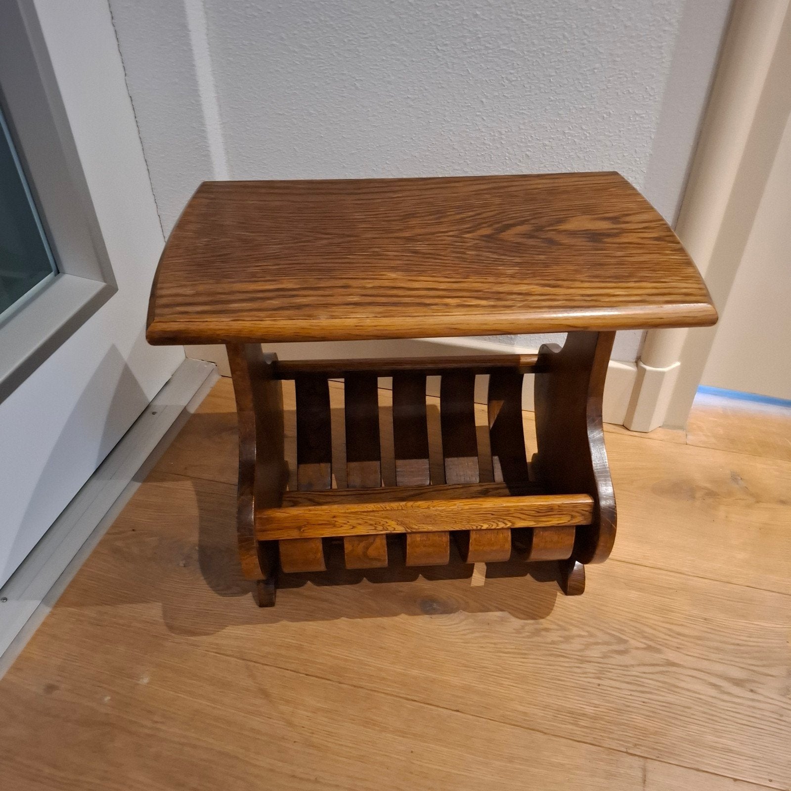 eikenhout lectuurbak / krantenbak / bijzettafel, Ophalen, Gebruikt, Vintage, Hout