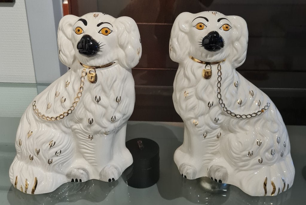 2 Beswick Staffordshire dogs - jaren '50 - gemerkt, Verzamelen, Beelden en Beeldjes, Ophalen of Verzenden, Zo goed als nieuw, Dier