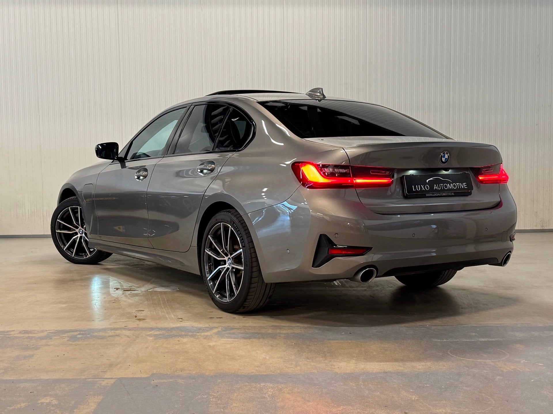 BMW 3-serie 330e High Executive | M-SPORT | SCHUIF/KANTEL |, Auto's, Achterwielaandrijving, Gebruikt, Bedrijf, Hybride Elektrisch/Benzine