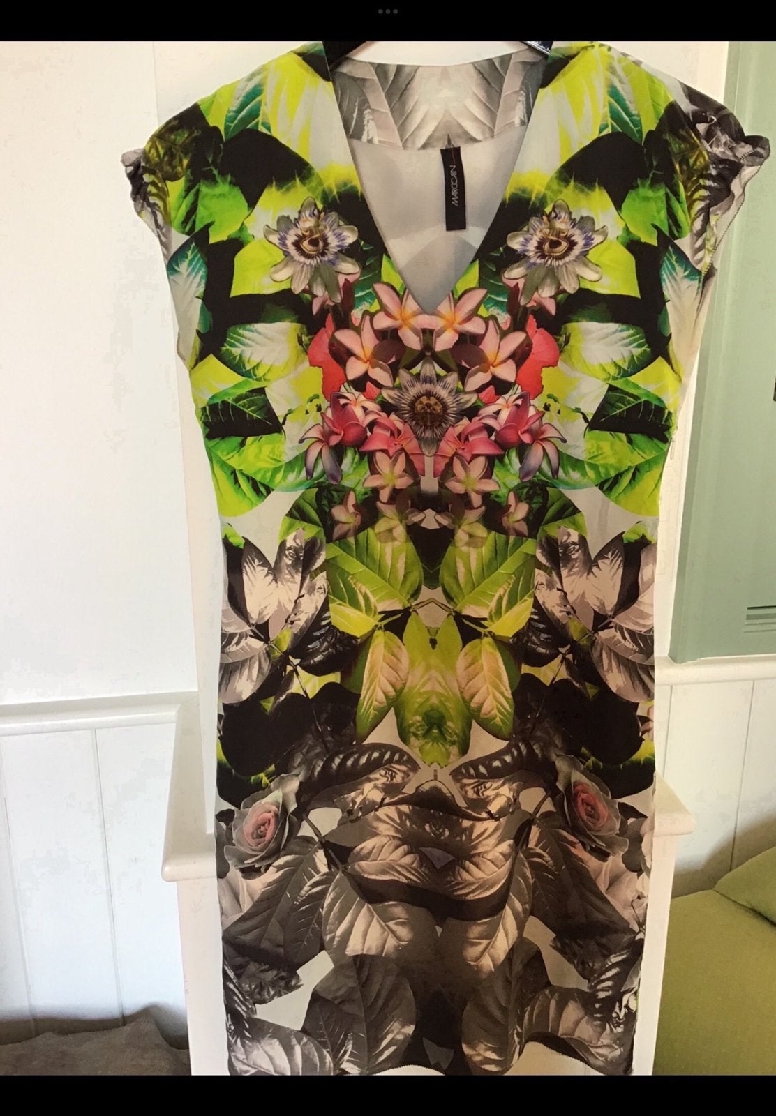Marc Cain jurk met bloemen en bladeren zomerjurk MarcCain N3, Kleding | Dames, Ophalen of Verzenden, Zo goed als nieuw, Maat 38/40 (M)