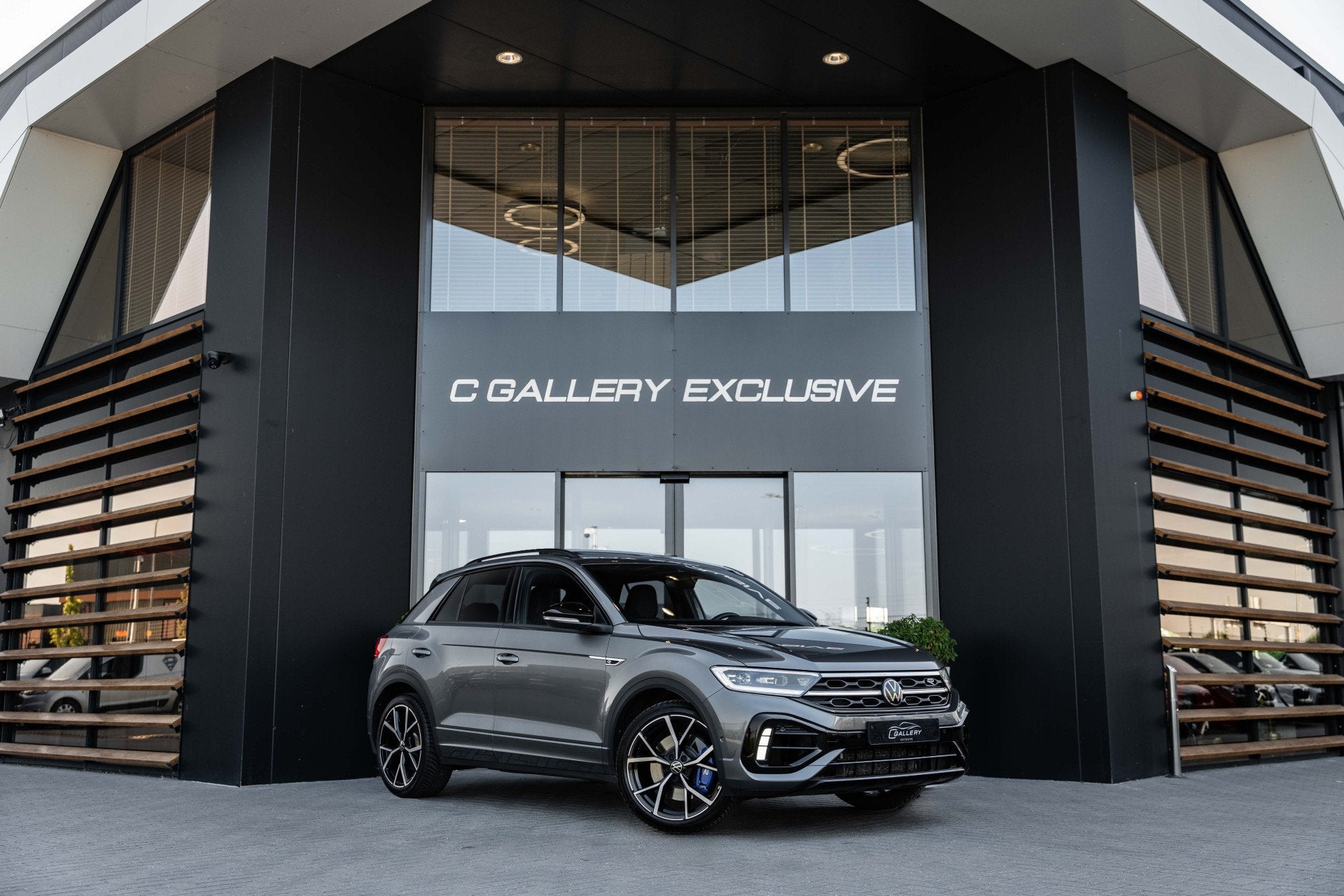 Volkswagen T-Roc 2.0 TSI 4Motion R - Panorama | Memory | IQ, Auto's, Volkswagen, Gebruikt, 4 cilinders, 1984 cc, Automatische klimaatregeling