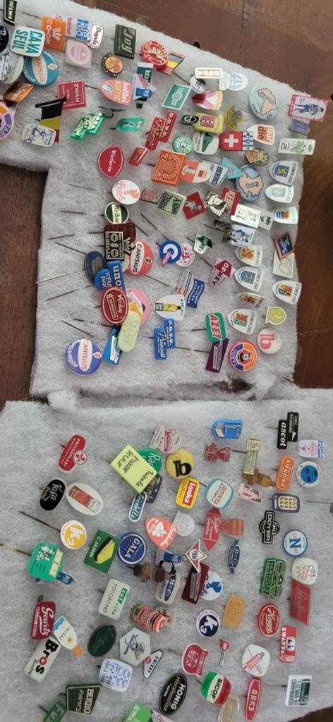 Grote collectie vintage speldjes van diverse merken, Ophalen