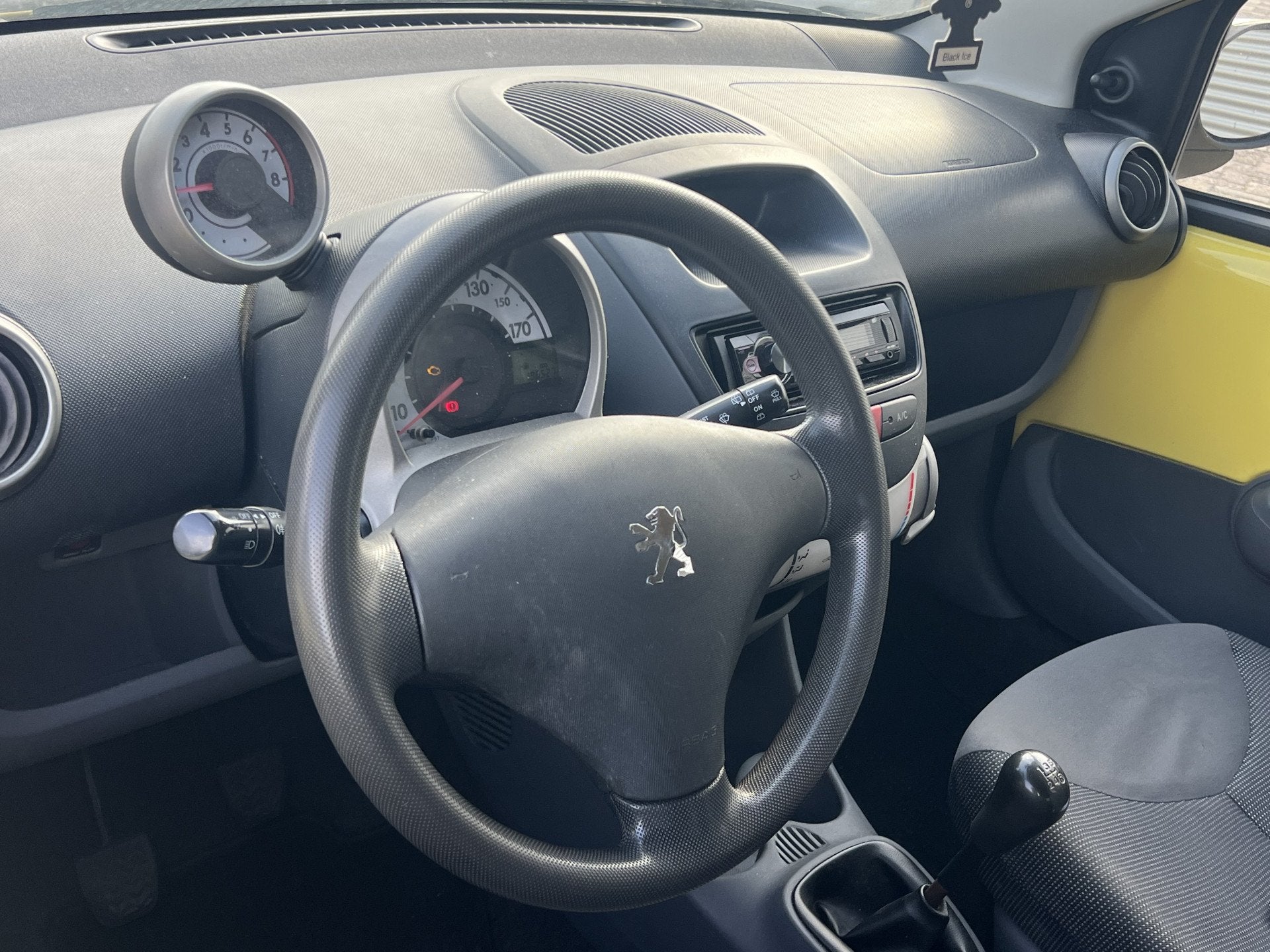 Peugeot 107 1.0-12V XS | Inruilkoopje | Zo Mee | Lees Tekst, Auto's, Elektrische ramen, Stof, Gebruikt, Zwart