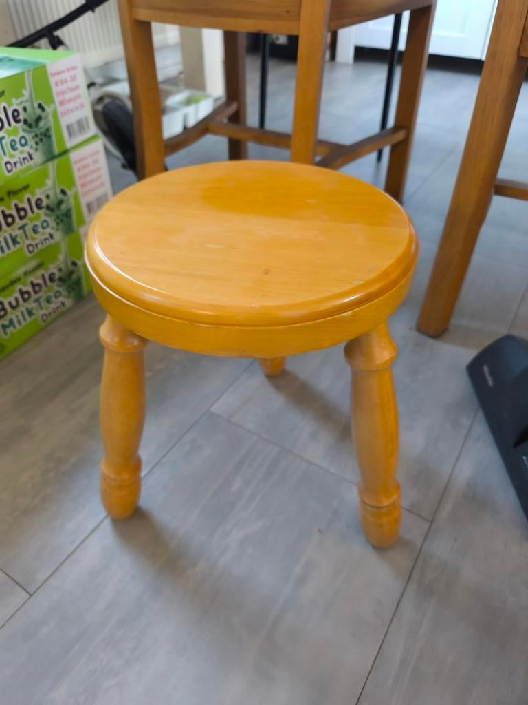 Leuk oud houten krukje / melkkrukje met gedraaide poten, Ophalen of Verzenden, Gebruikt, Hout