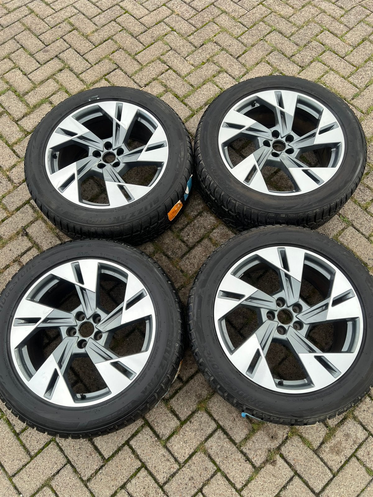 Originele Audi E Tron velgen met winterbanden 255/50R20 109H, Ophalen, 255 mm, Banden en Velgen, Winterbanden