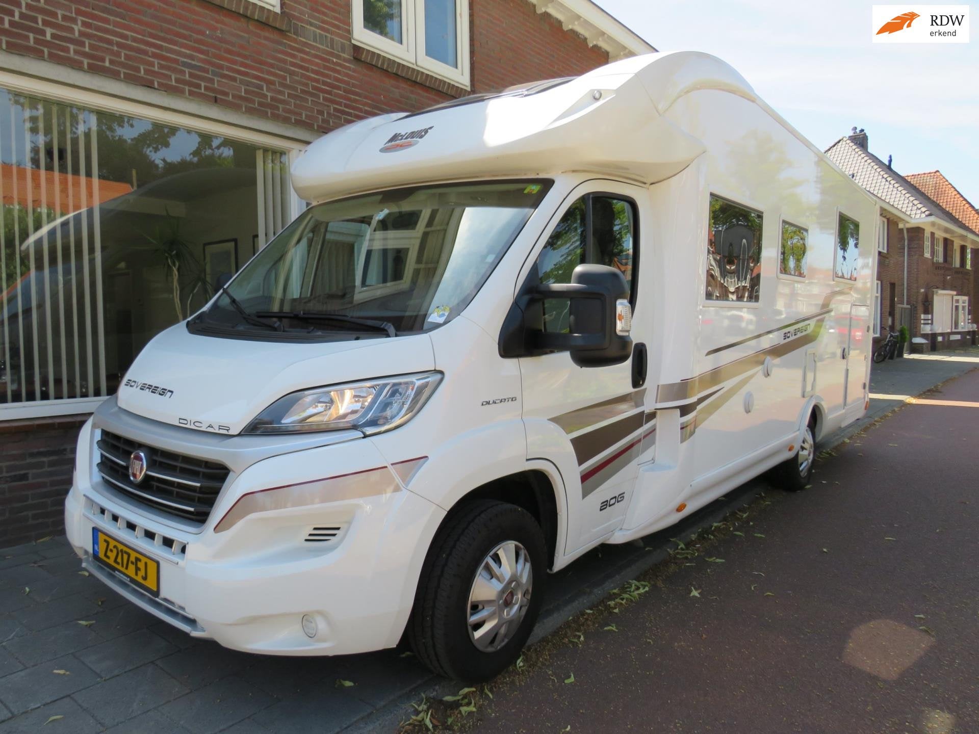 Mc louis SOVEREIGN 80 5 persoons 2016 zeer nette camper, Caravans en Kamperen, Campers, Airbags, Info@mclouis.it, Bedrijf, Via Val d'Aosta, 4 loc.
53036  Poggibonsi, IT