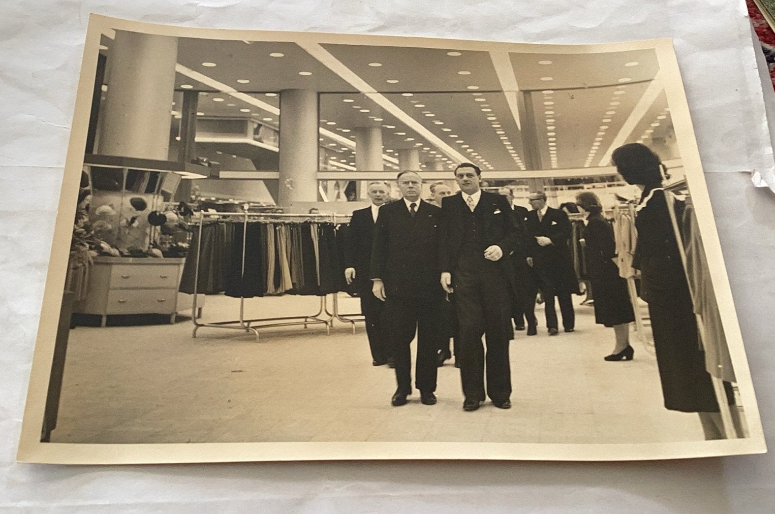 Rotterdam winkel binnen ruimte kleding Winkel 18x24 cm, Ophalen of Verzenden, Voor 1940, Zo goed als nieuw, Overige onderwerpen