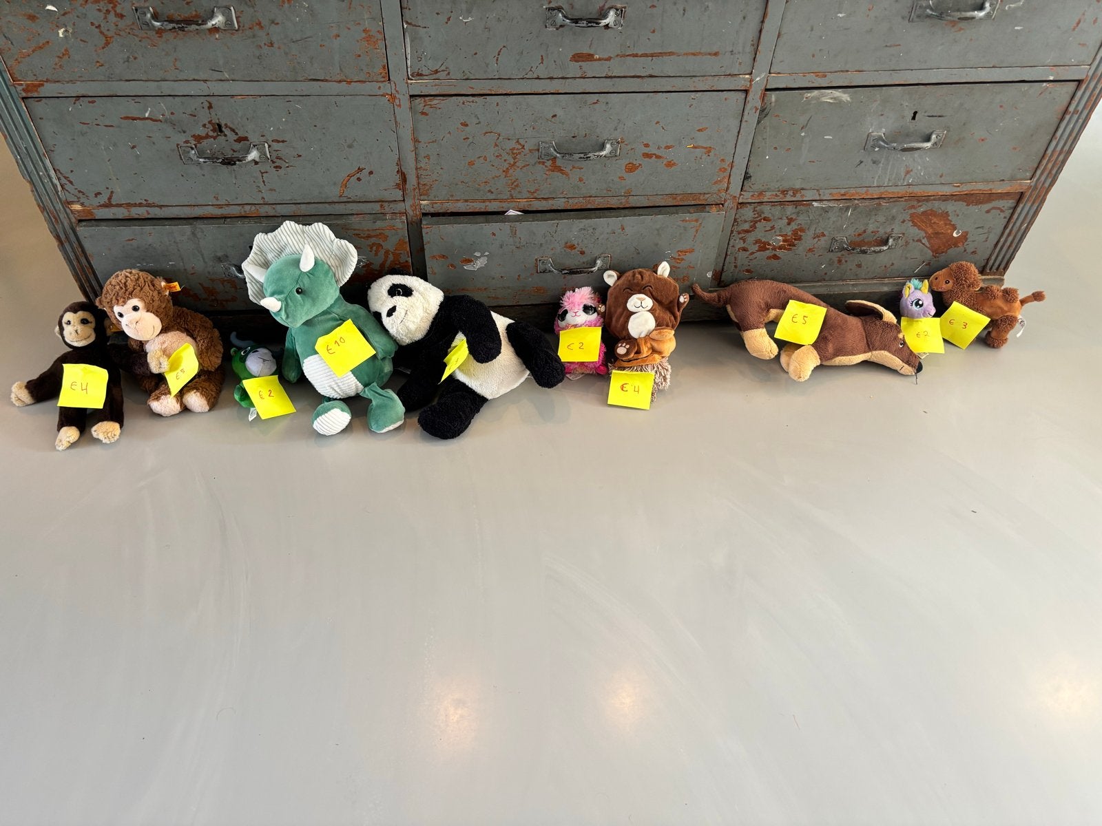 Diverse knuffels: aap, dinosaurus, panda, hond, eenhoorn, Ophalen of Verzenden, Zo goed als nieuw, Middelgroot (20 tot 80 cm)