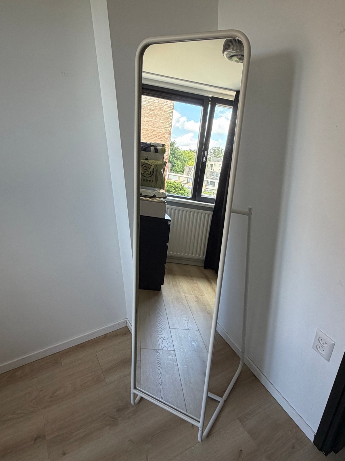 IKEA Knapper spiegel met kledingrek/kapstok, Huis en Inrichting, Woonaccessoires | Spiegels, Ophalen, Minder dan 50 cm, Gebruikt
