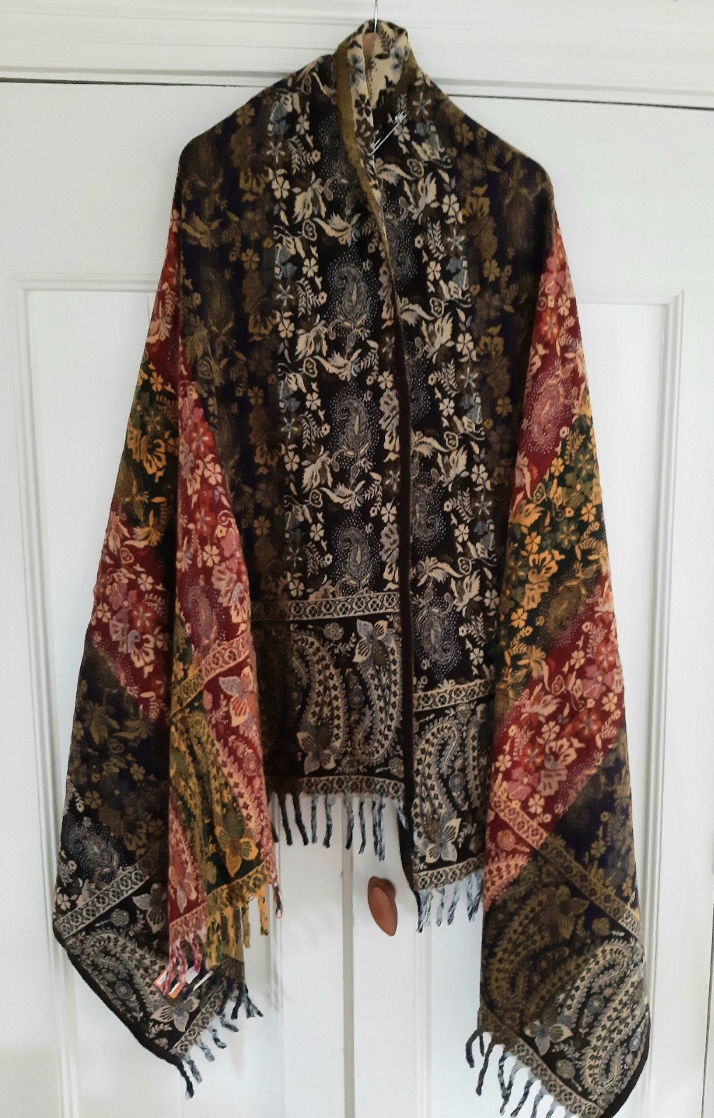 Royale Tibetaanse omslagdoek in warme kleuren acryl/ wol, Ophalen of Verzenden, Nieuw, Maat 42/44 (L), Sjaal