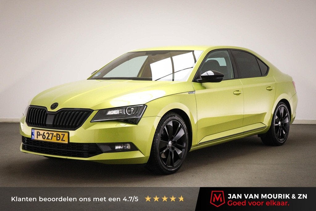 Skoda Superb 1.5 TSI ACT Sportline Business | UPGRADE BUSINE, Auto's, Skoda, 730 kg, 4 cilinders, Alcantara, Geel