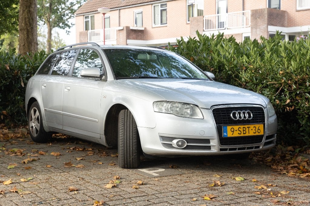 Audi A4 2.0 TDI Avant 100KW 2008 Grijs, Auto's, Audi, Voorwielaandrijving, 136 pk, Zwart, 4 cilinders