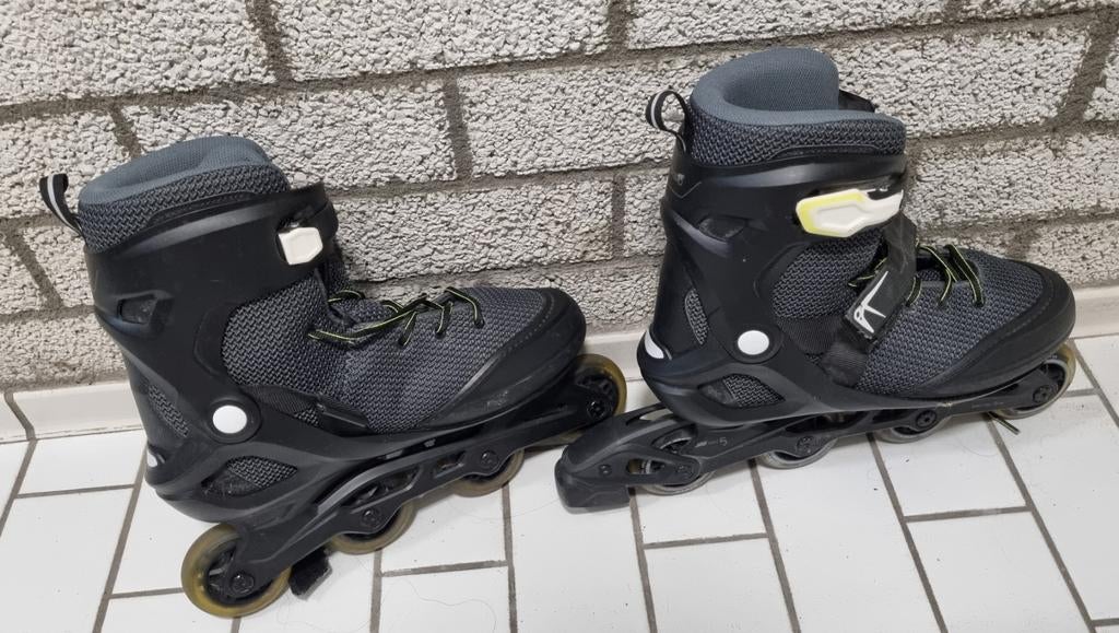 Black inline skates - Size 46 with elbow and knee protection, Ophalen, Verstelbaar, Gebruikt, Dames