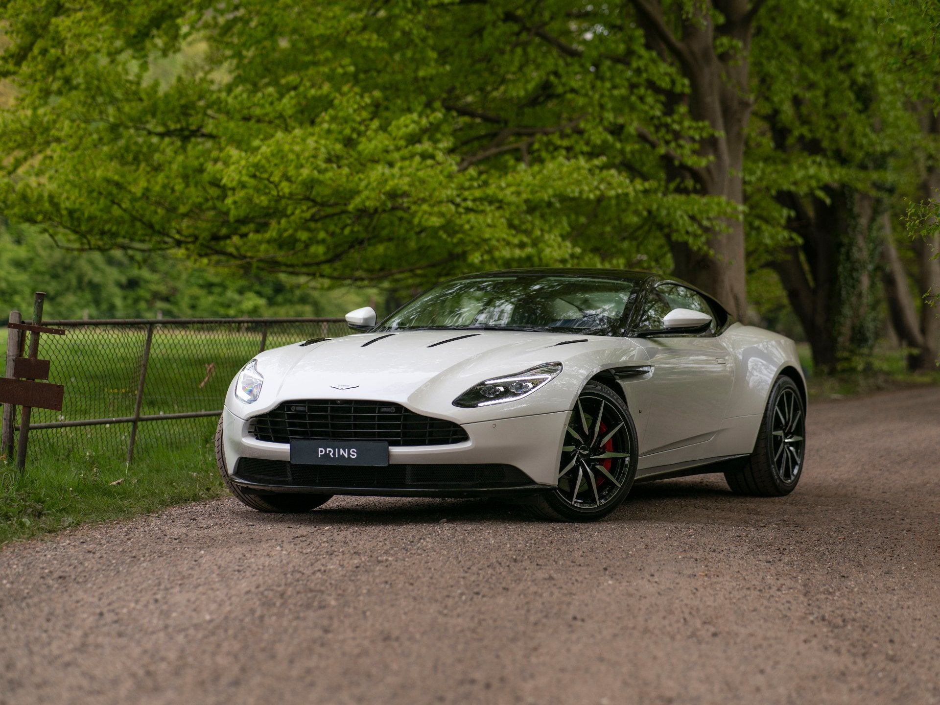 Aston Martin DB11 5.2 V12 Launch Edition | 360 cam | Bang &, Auto's, Aston Martin, Dealer onderhouden, Achterwielaandrijving, Euro 6