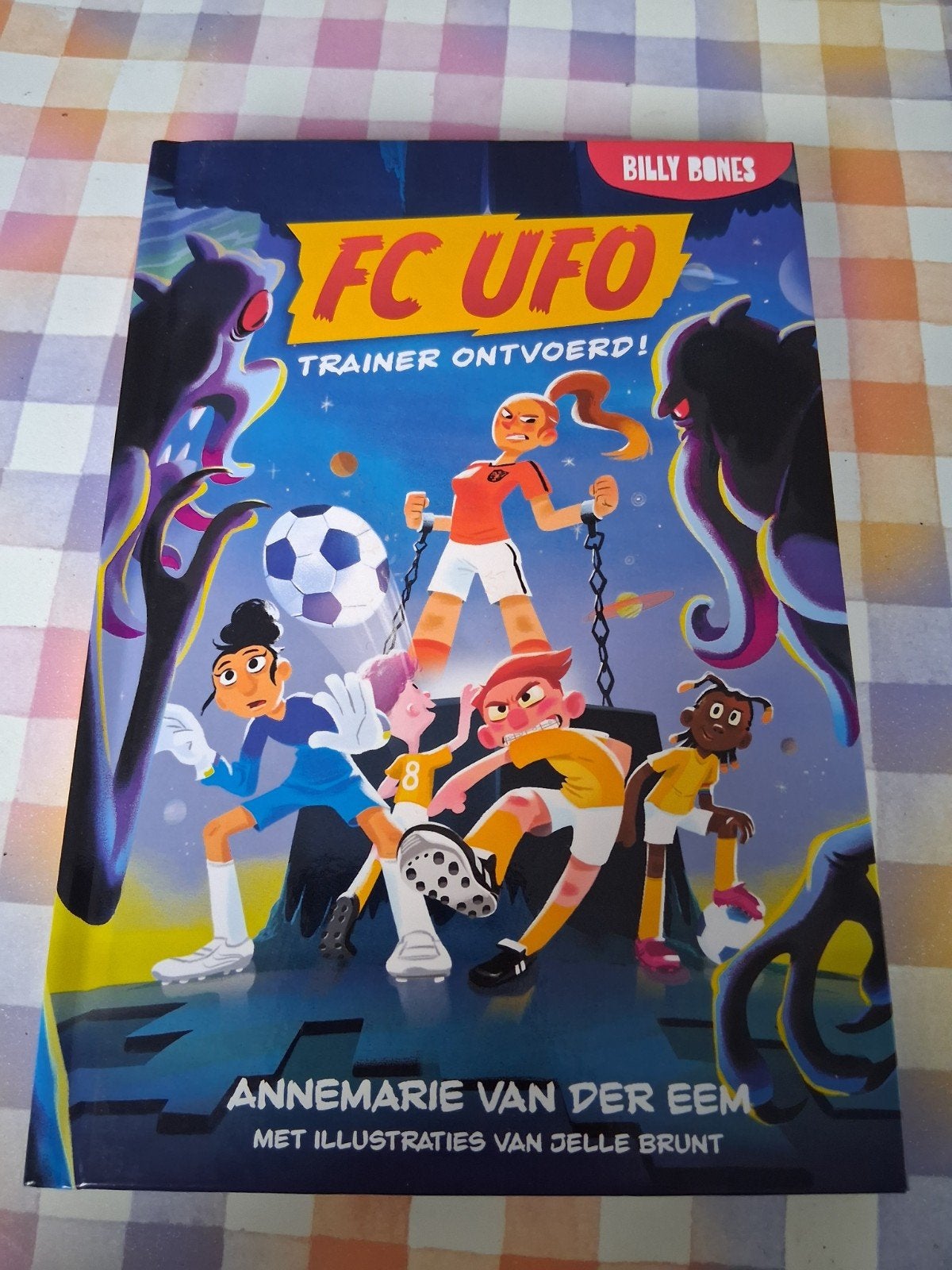 boek annemarie van der eem - FC UFO trainer ontvoerd!, Boeken, Ophalen of Verzenden, Gelezen, Fictie algemeen