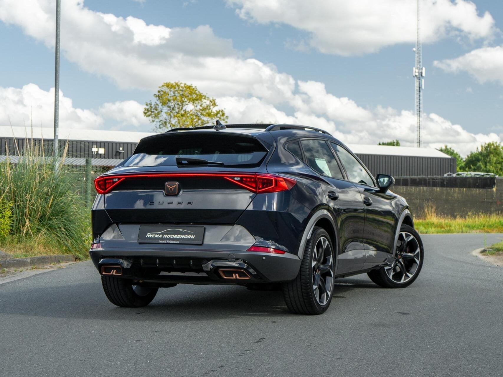 CUPRA Formentor 1.4 e-Hybrid VZ|Panoramadak|Camera|Stoelverw, Auto's, Zwart, 4 cilinders, Formentor, Blauw