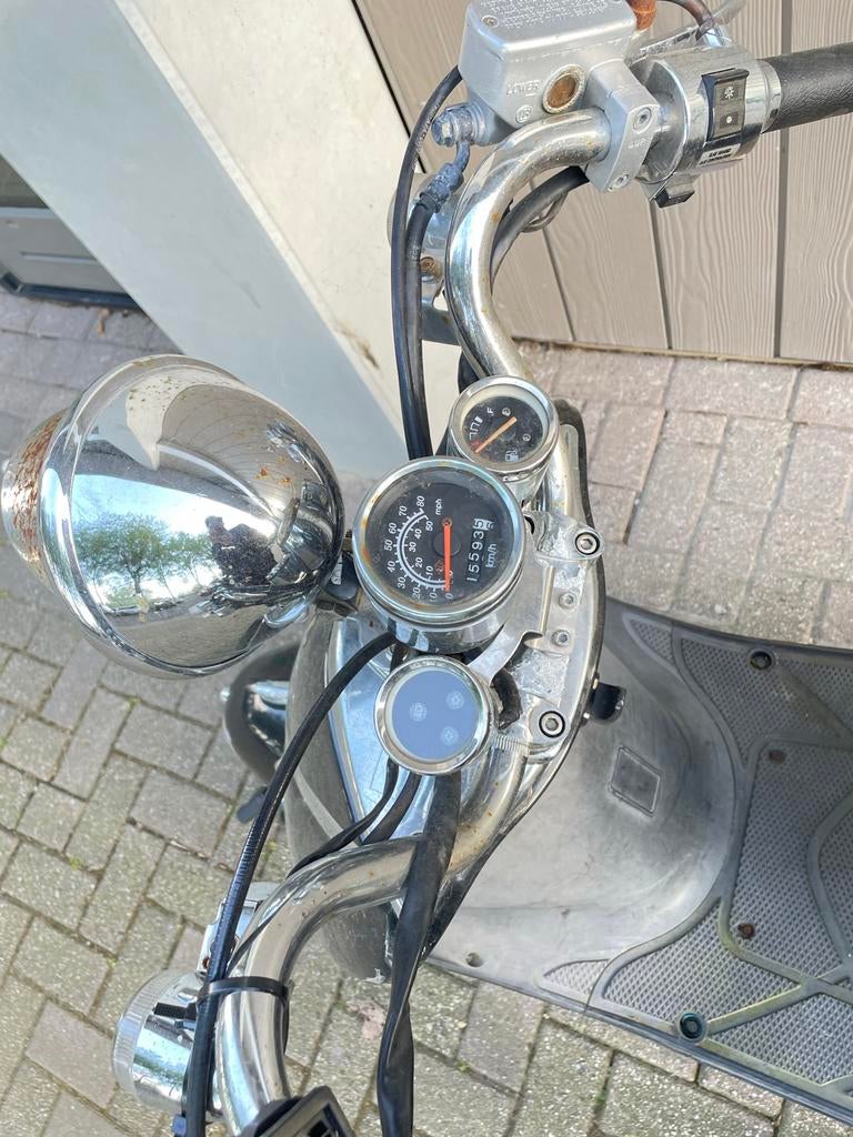 SYM Scooter 2010 - Retro look, opknapper inclusief helm, Fietsen en Brommers, Scooters | SYM, Overige modellen, Maximaal 45 km/u