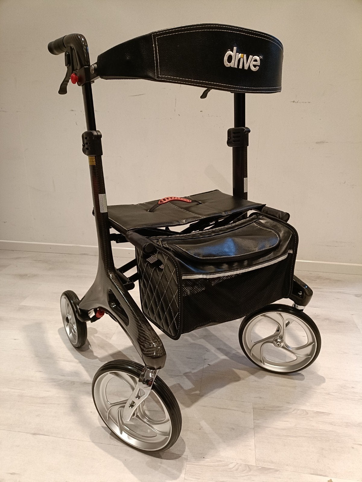 Drive Nitro Carbon 5,5kg rollator incl Servicebeurt ZGAN., -, -, Ophalen of Verzenden, Zo goed als nieuw