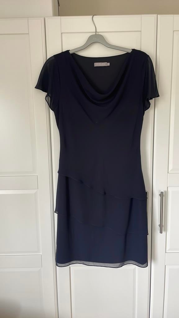 Donker blauwe jurk maat 42, Blauw, Maat 42/44 (L), Ophalen of Verzenden, Zo goed als nieuw