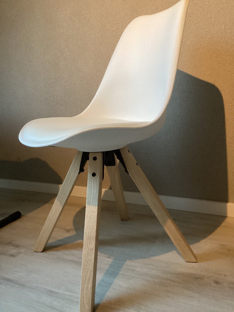 eetkamerstoel, Wit, Scandinavische look., Zo goed als nieuw, Eén