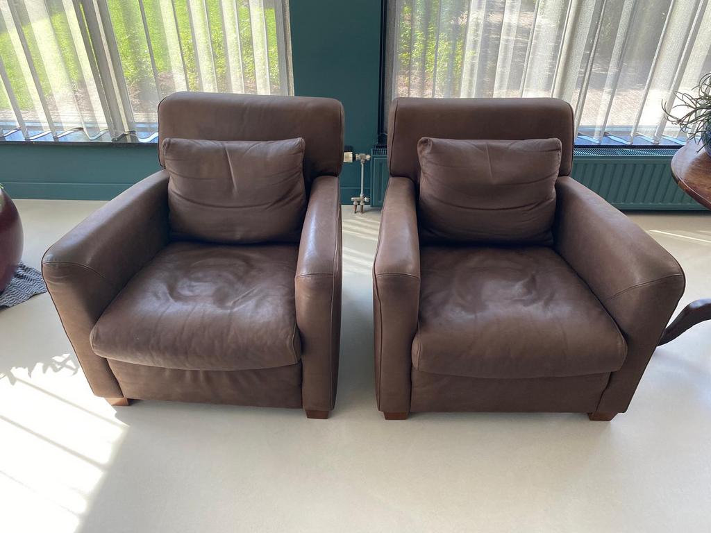 2 nubik leren fauteuil stoelen, Huis en Inrichting, Fauteuils, Zo goed als nieuw, Leer, 75 tot 100 cm, Ophalen