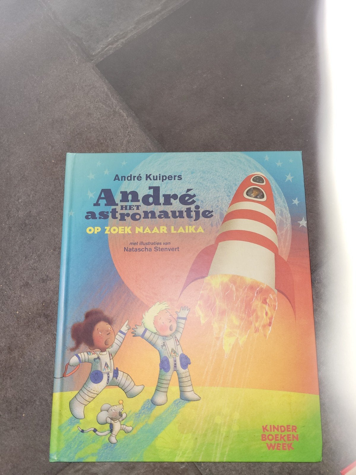 André Kuipers - André het astronautje op zoek naar Laika, Boeken, Prentenboeken en Plaatjesalbums, Ophalen of Verzenden, Zo goed als nieuw