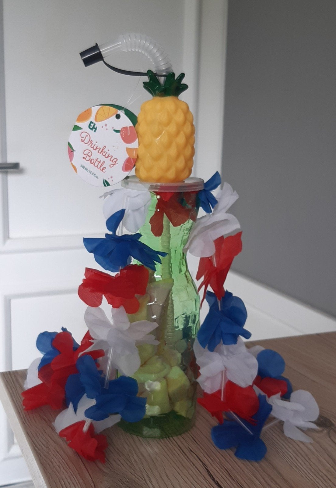 Ananas drinkfles met rietje en Hawaii slinger, Hobby en Vrije tijd, Feestartikelen, Ophalen of Verzenden, Nieuw