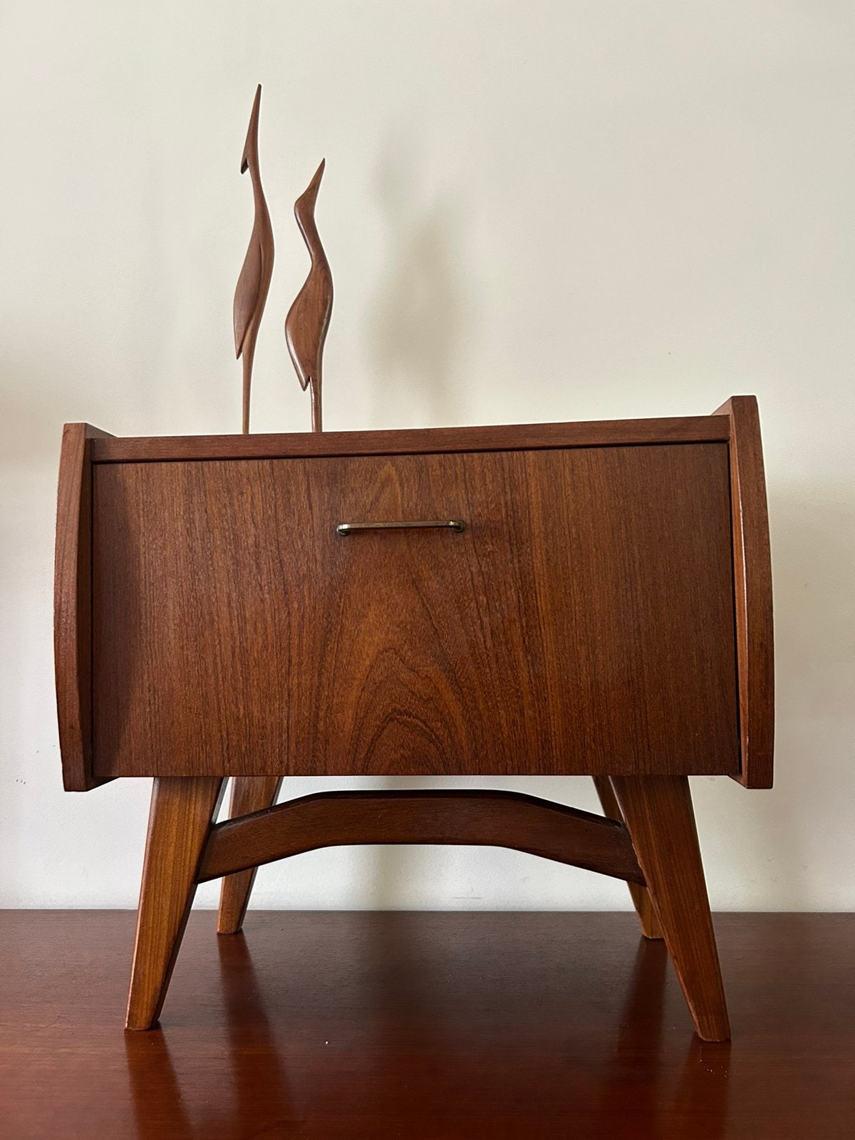 Vintage Teak Nachtkastje / Bijzettafel met klep, Huis en Inrichting, Minder dan 45 cm, Ophalen of Verzenden, Zo goed als nieuw