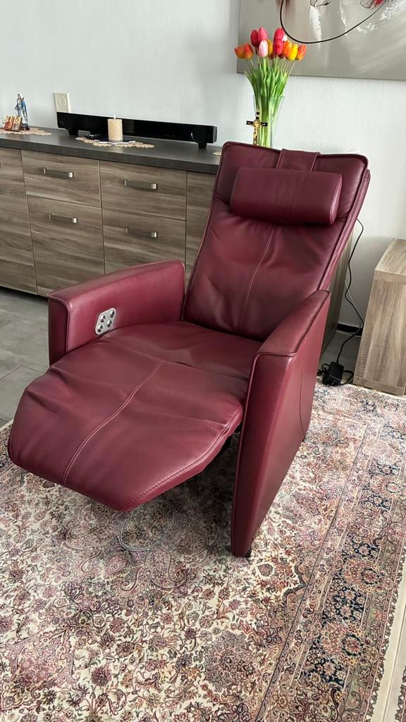 Te koop prachtige Elektrische prominente relaxstoel, Huis en Inrichting, Fauteuils, Ophalen, Zo goed als nieuw, Leer, 50 tot 75 cm