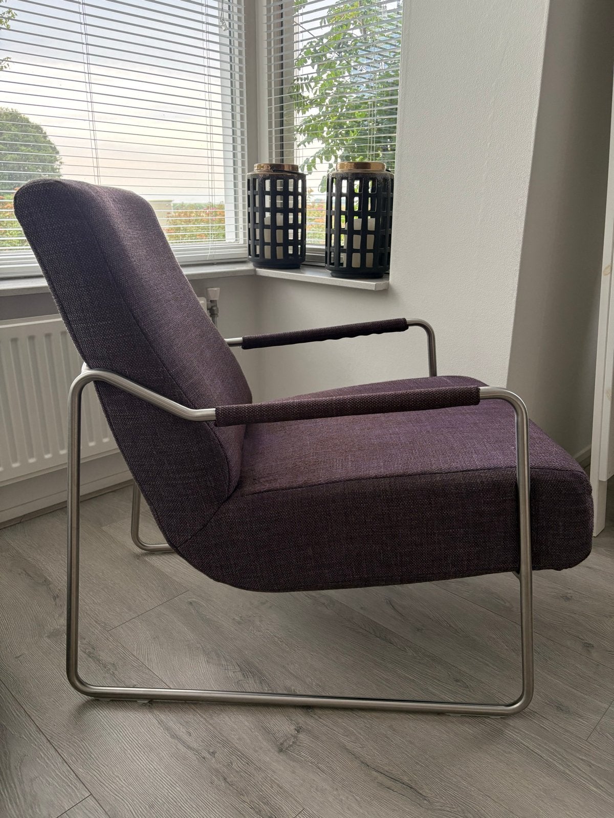 Comfortabele paarse fauteuil met metalen frame, Ophalen, Gebruikt, Minder dan 75 cm, Stof
