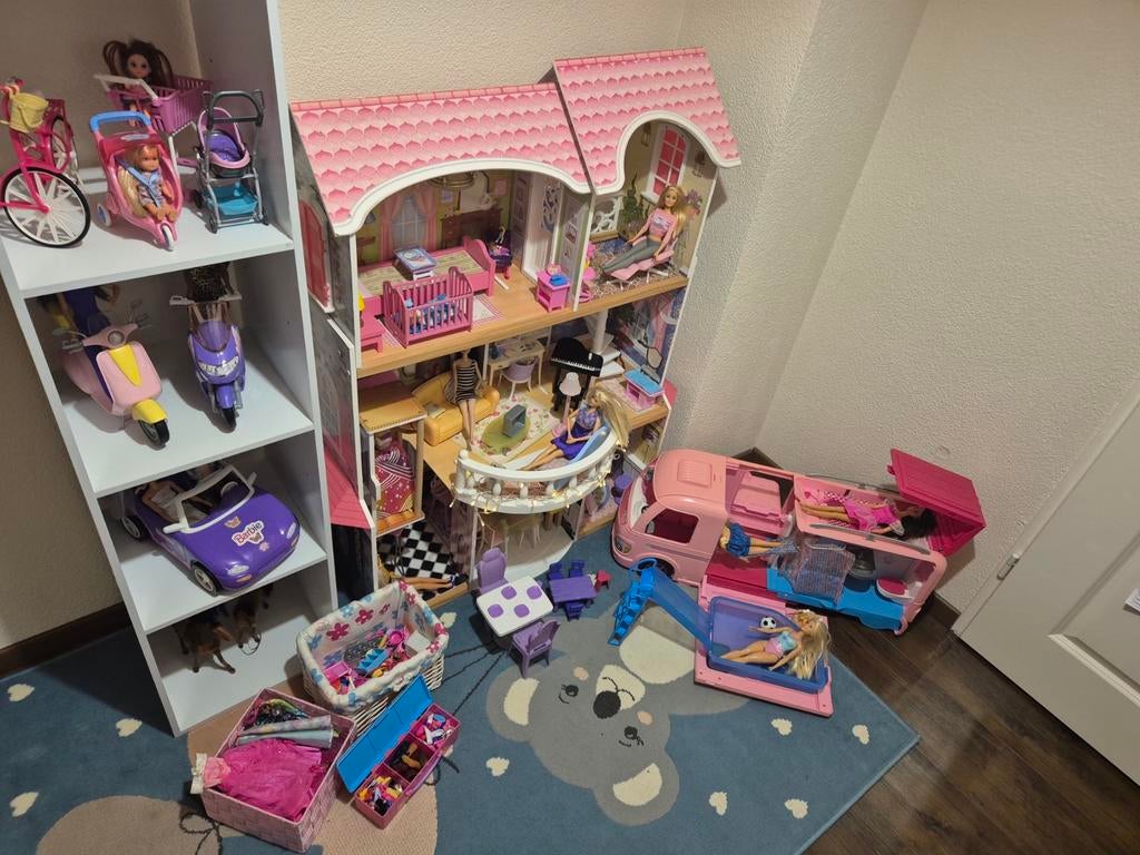 VEEL barbiespullen! / GROOT barbiehuis!, Kinderen en Baby's, Speelgoed | Poppenhuizen, Ophalen, Poppenhuis